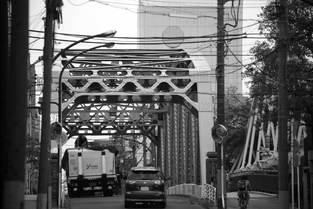 橋の向こう側へ