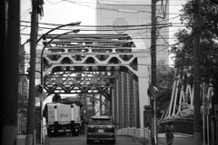 橋の向こう側へ