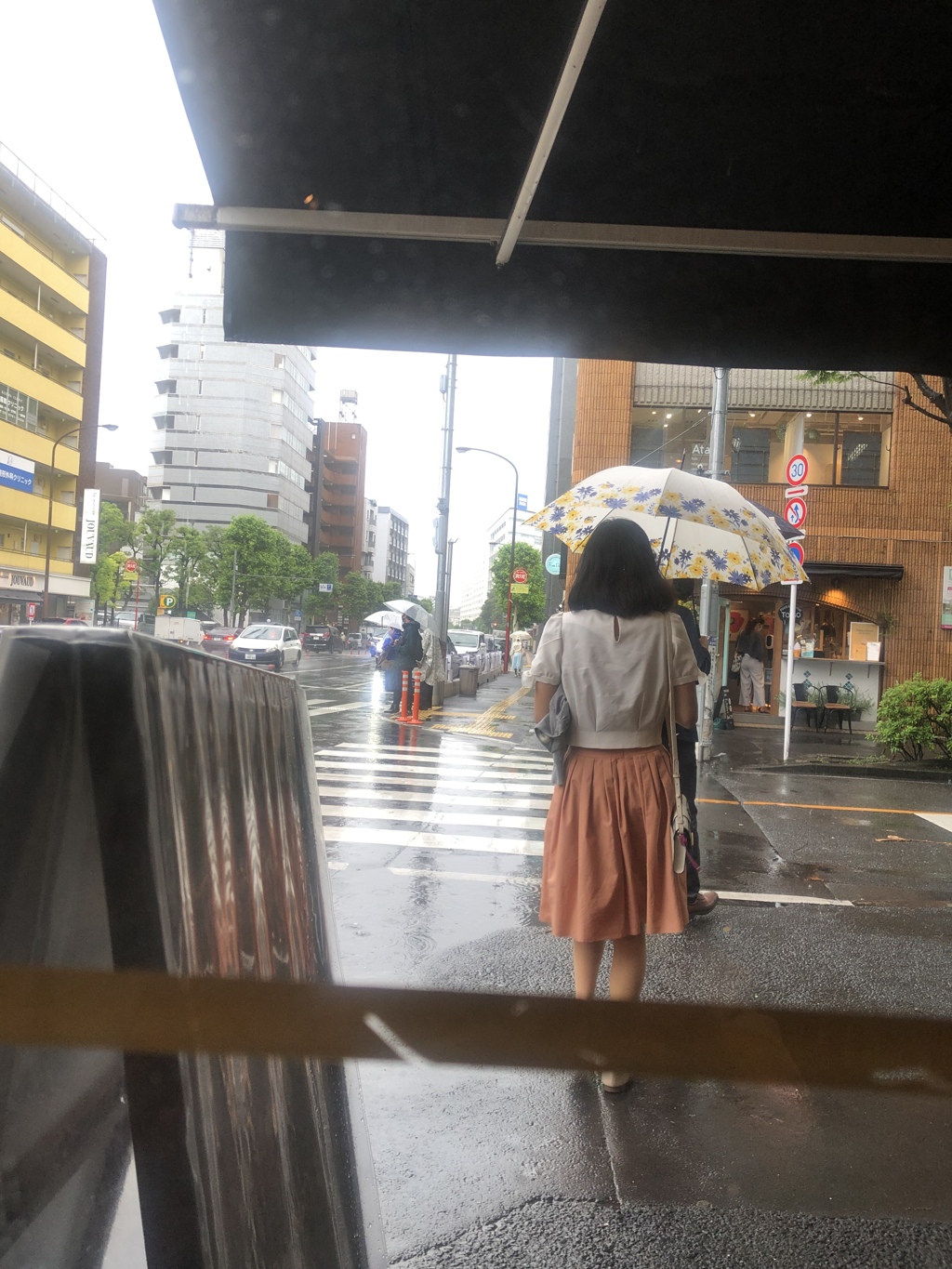 雨音を聴きながら