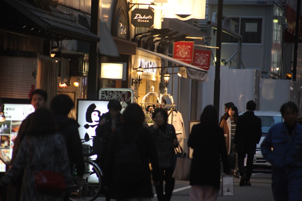 シルエット往来