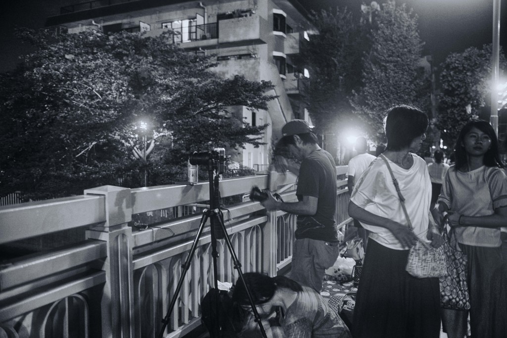 遠い日の花火のあとはせつなくて