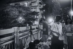 遠い日の花火のあとはせつなくて