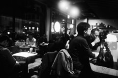 カフェで語る夜