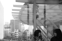 窓の向こうは冬の空