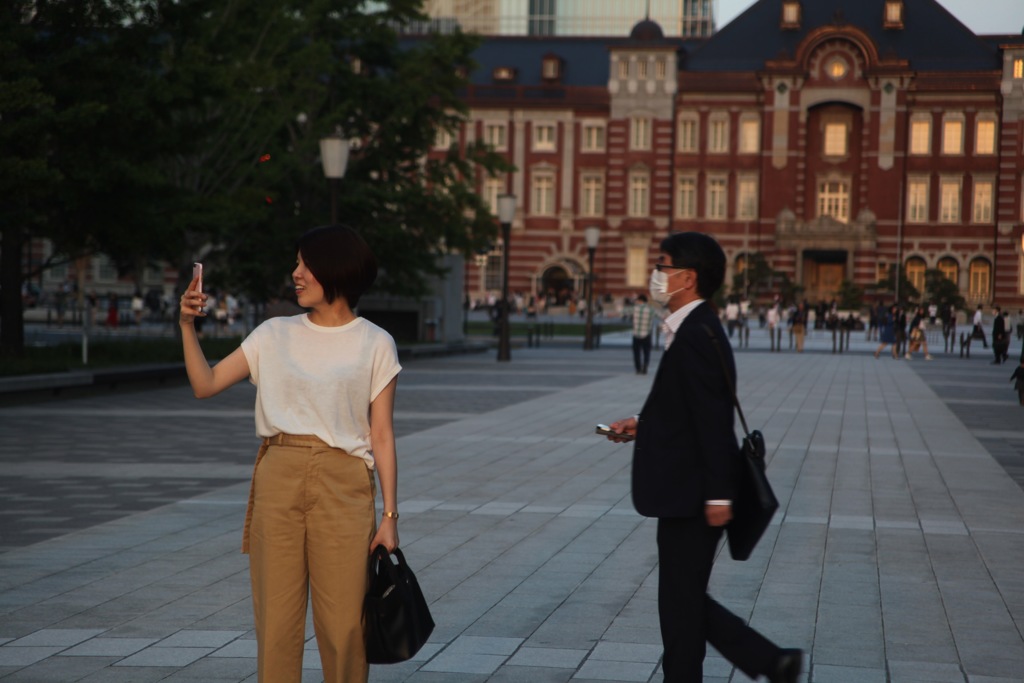 夢でさけんだように くちびるは動くけど 言葉は風になる