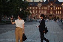 夢でさけんだように くちびるは動くけど 言葉は風になる