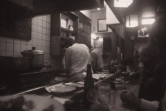 背中に語る常連さん