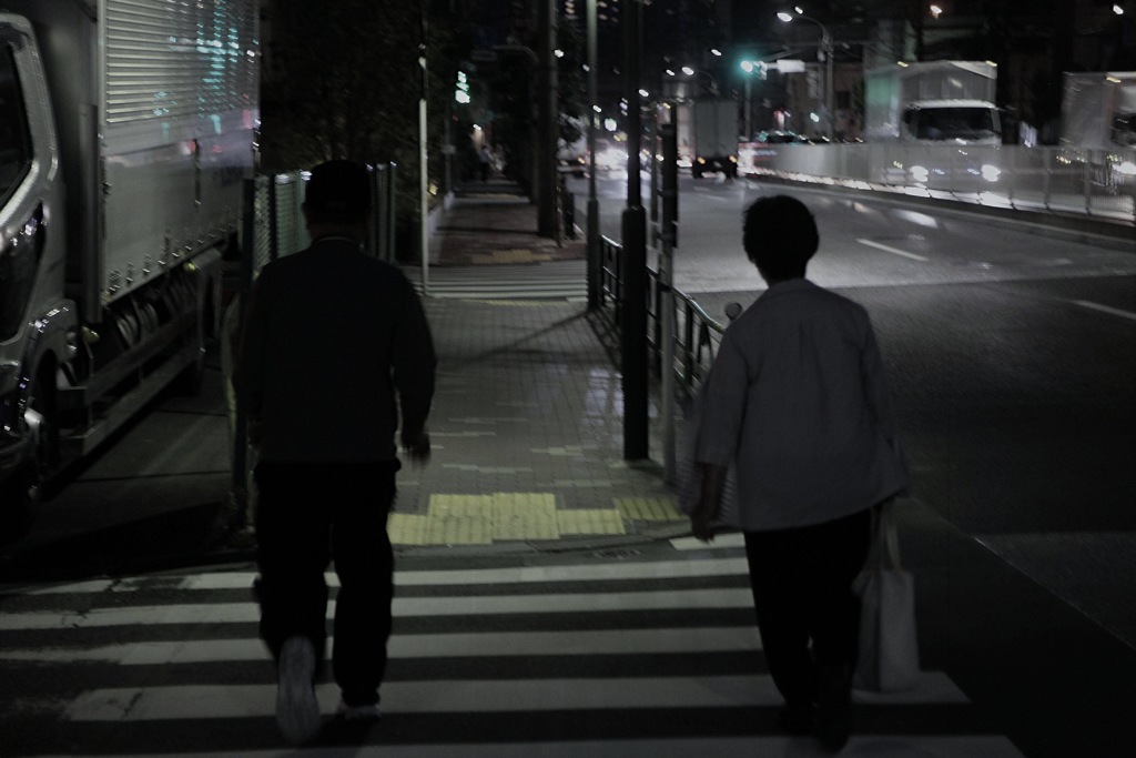夜のシルエット