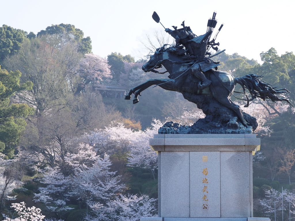 菊池武光公騎馬像