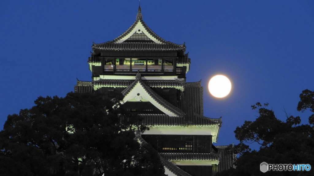 頑張れ熊本城 中秋の名月 By 堕天c Id 写真共有サイト Photohito