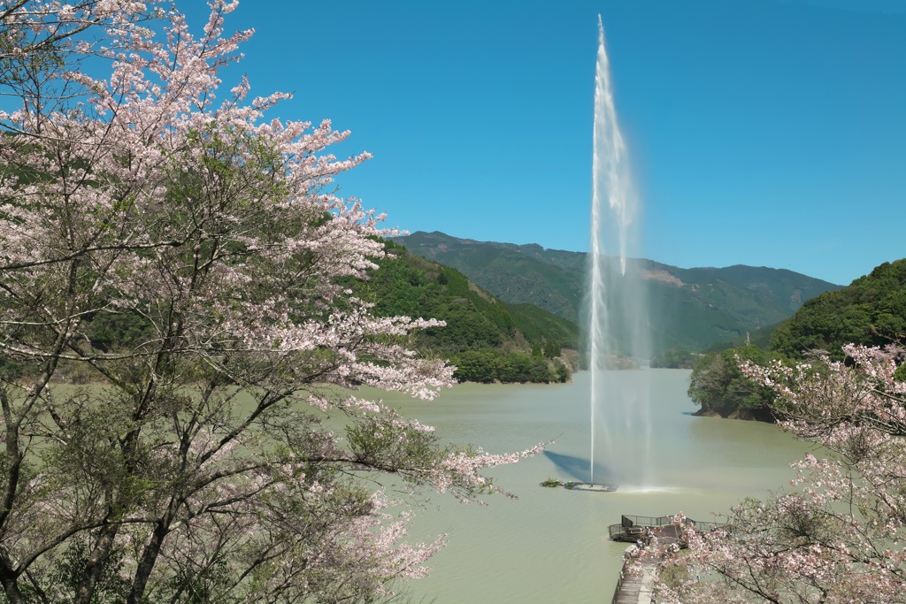 80ⅿの大噴水