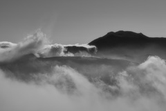 中岳火口のプチ滝雲
