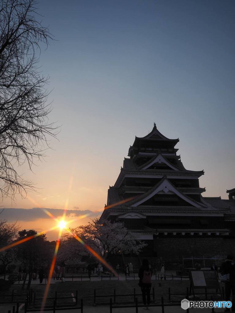 頑張れ熊本城！_夕陽