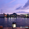 最終便が出港したあと、夏の夕暮れの桟橋にて。