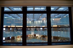 KITTE内装②保存面の窓