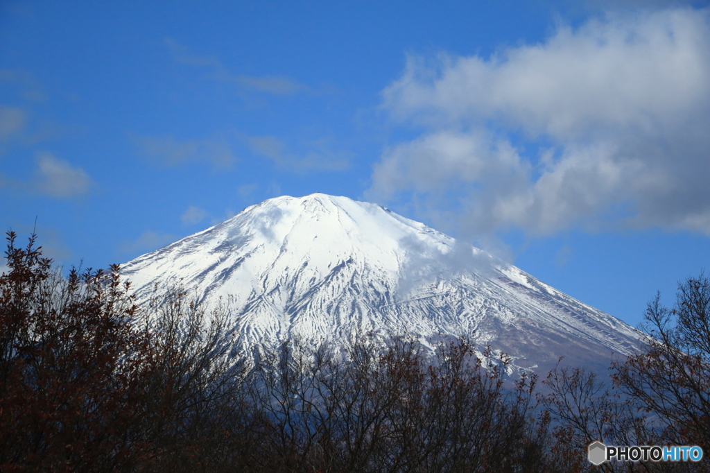 御殿場市のとある宿舎より、富士山を望む