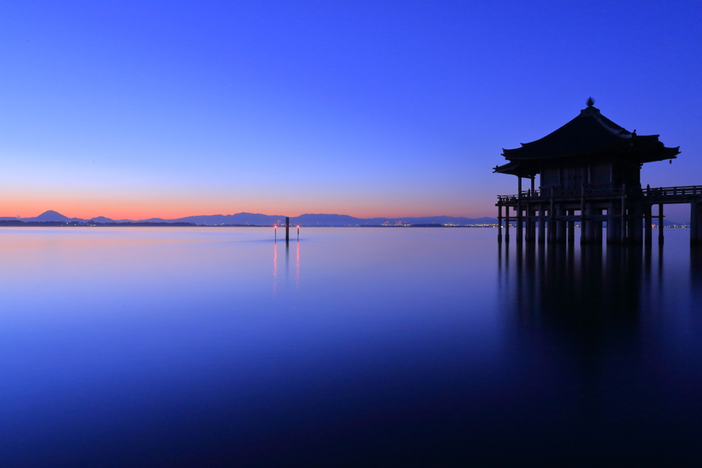 黎明の浮御堂