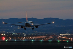 夕暮れ時の大阪国際空港