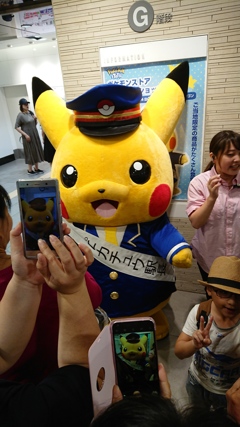 東京駅でピカチュウ駅長さんに会いました