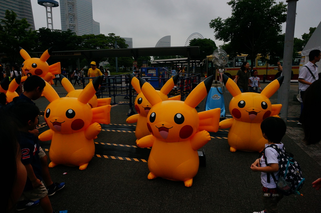 桜木町駅前にいたピカチュウオブジェ