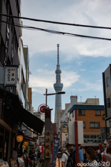 街を見守る巨塔