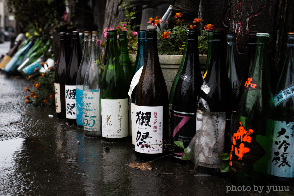 雨も滴る良い酒瓶
