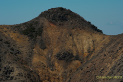 聳え立つ山