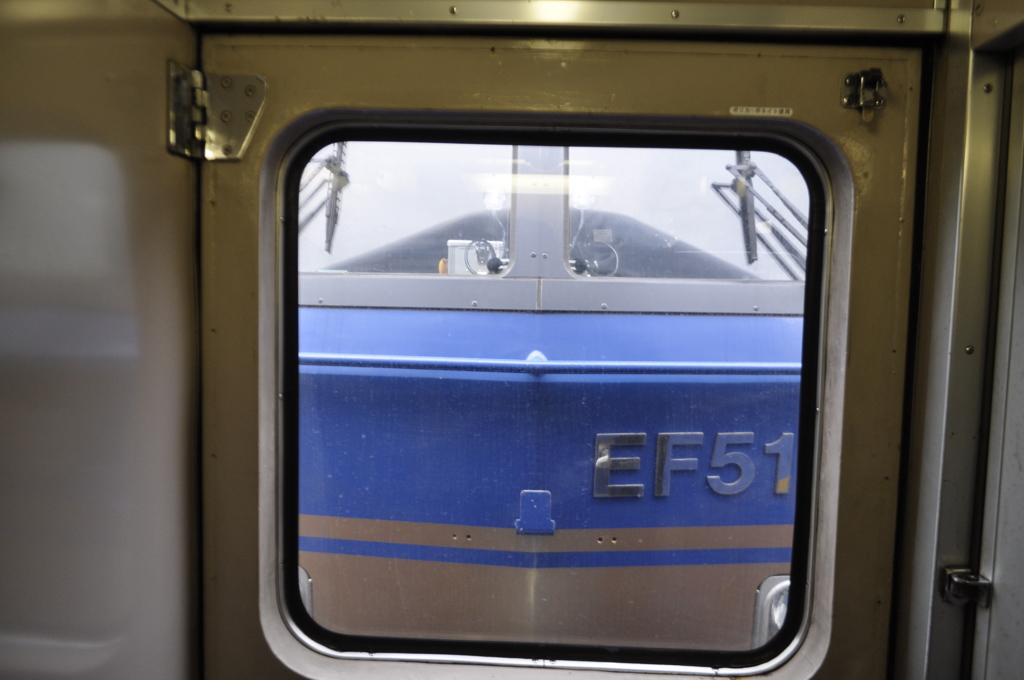 北斗星、デッキから見る機関車（EF510）