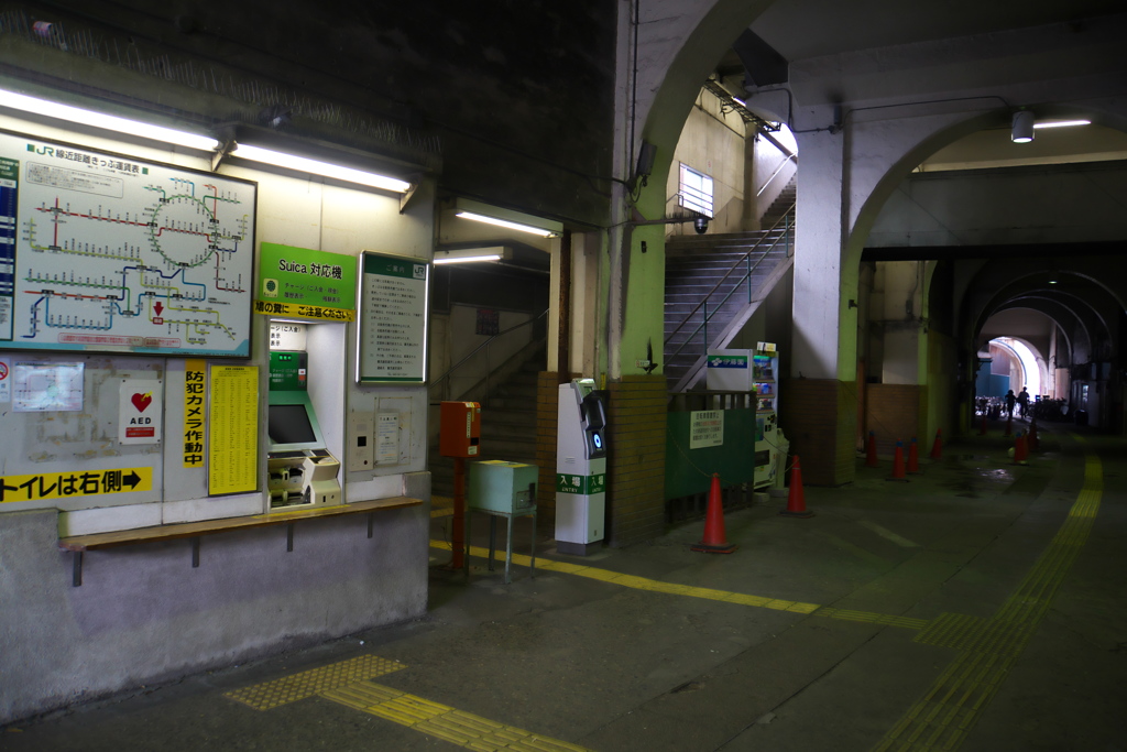 昭和のかおりが・・変わったのは改札に人がいなくなった・・くらいか。