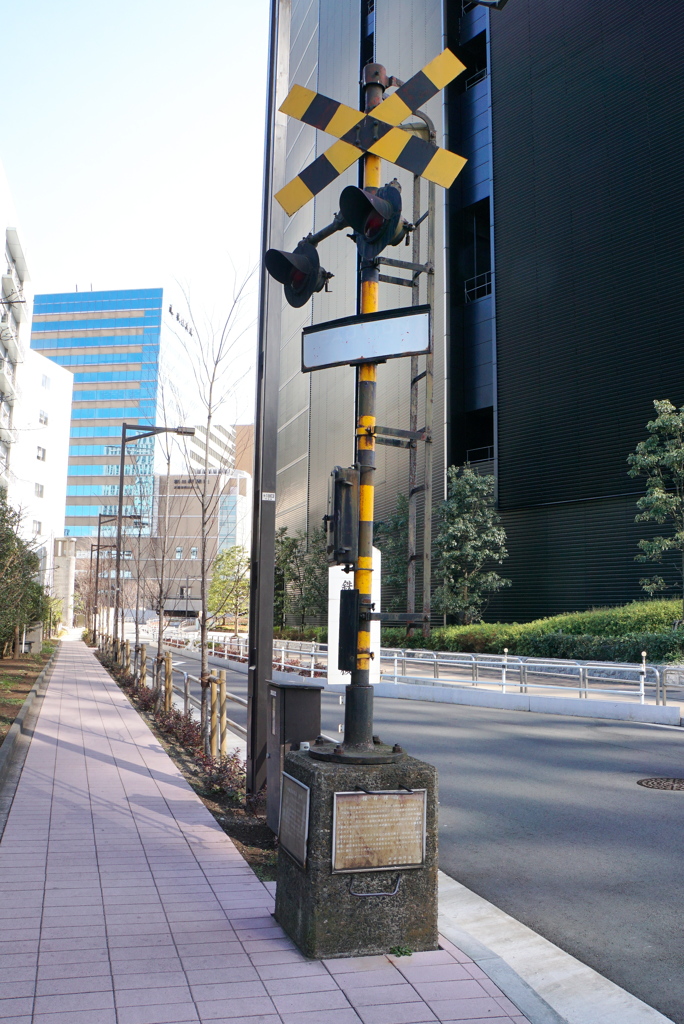 銀座に残された唯一の鉄道踏切信号機。