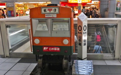 東京駅じゃポストも・・・・・