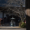 海住山寺本堂、山門より