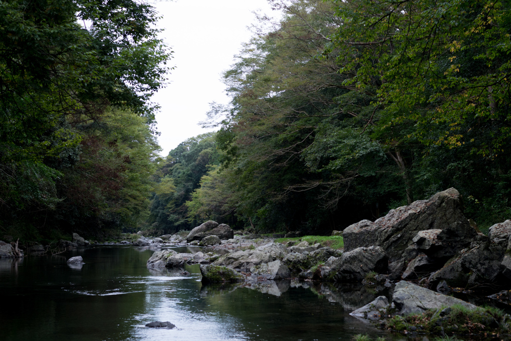 河川と岩