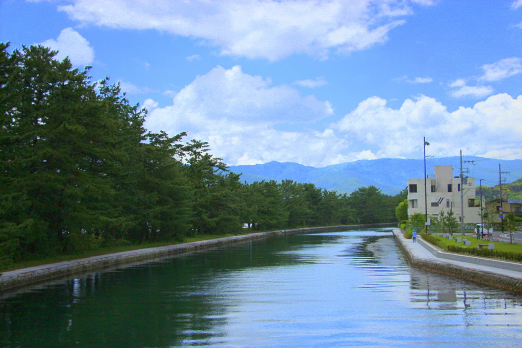 水面と空と