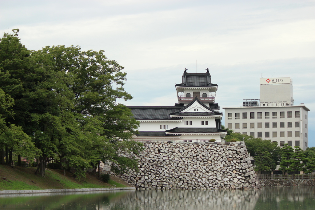 富山城と空