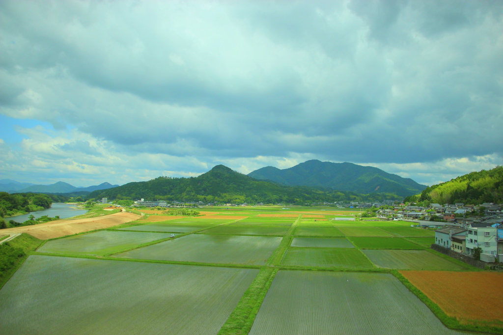 広がる