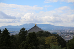大仏殿と生駒山
