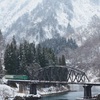 雪積もる只見川の冬  