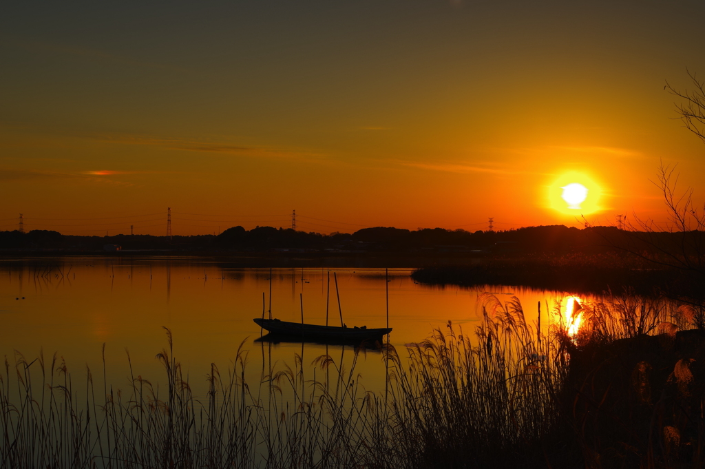 沈む手賀沼の夕暮れ