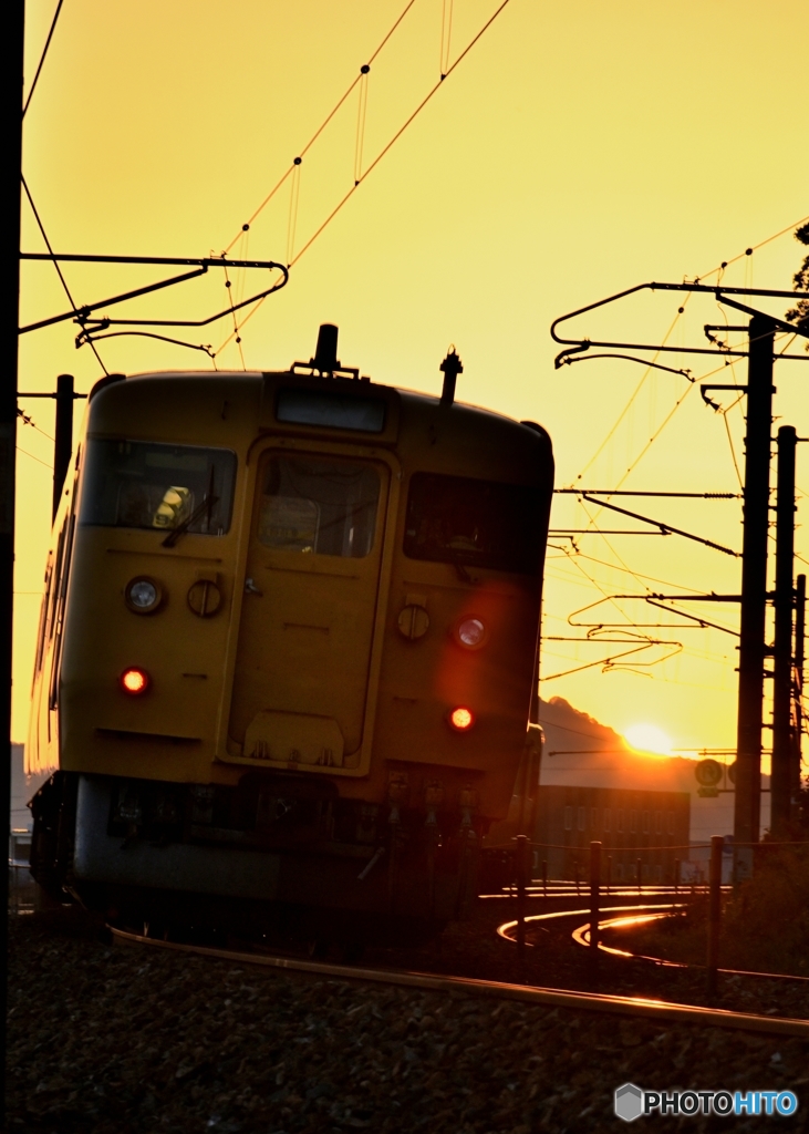 夕日と列車