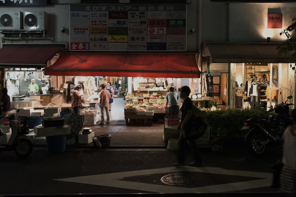 魚、野菜、服。