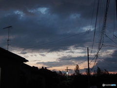 日本は電線が多い