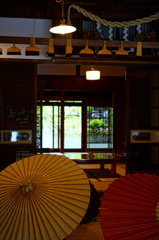 蛇の目傘と日本家屋