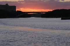 夕暮れ時の航跡