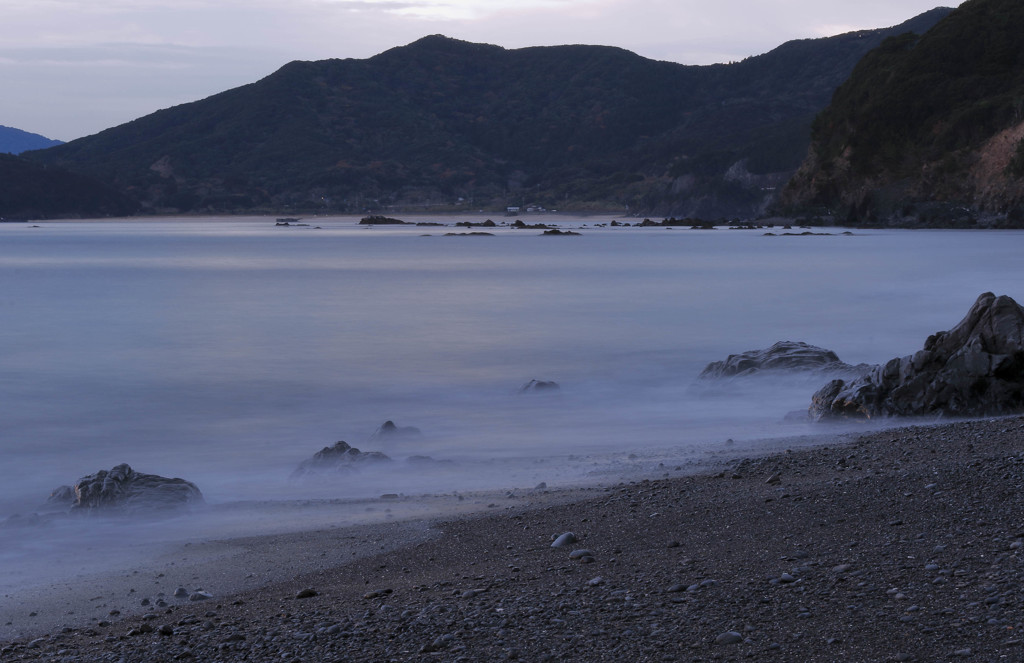 夕暮れ時の海に