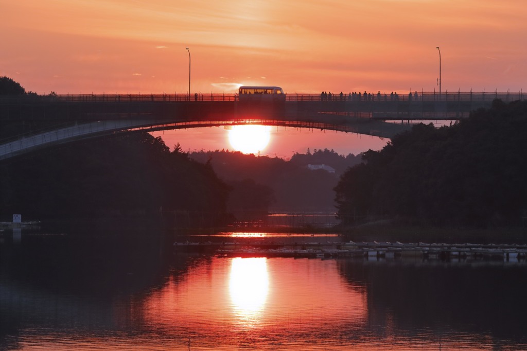 バスもとまるくらいの夕焼け