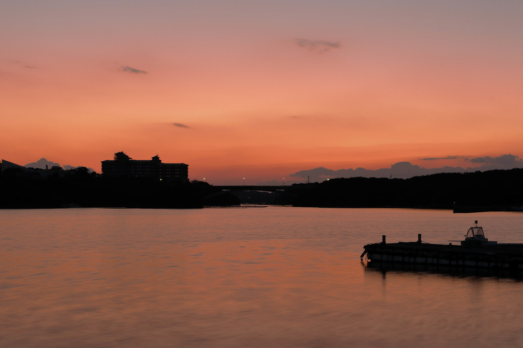 淡いピンクに染まり