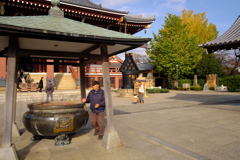 常香炉前にて