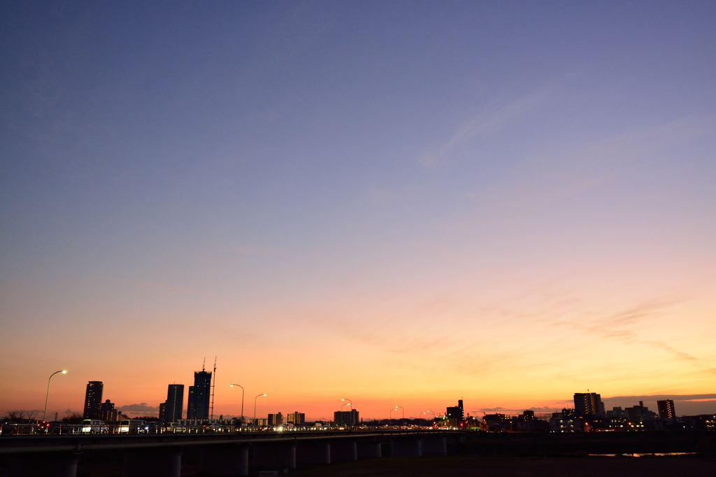 夕暮れのガス橋
