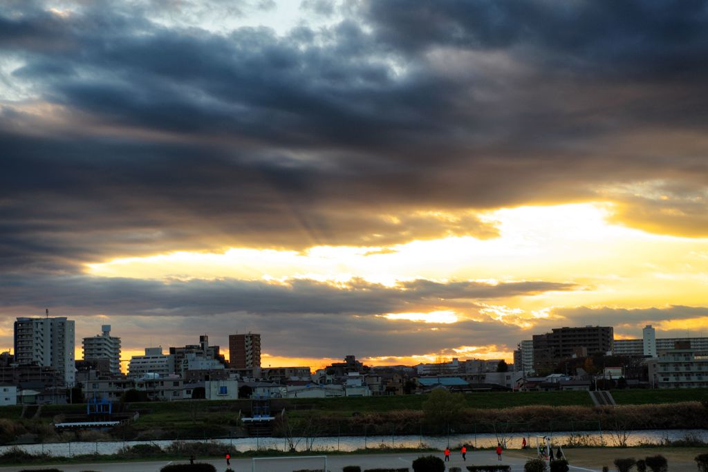 夕暮れの土手から